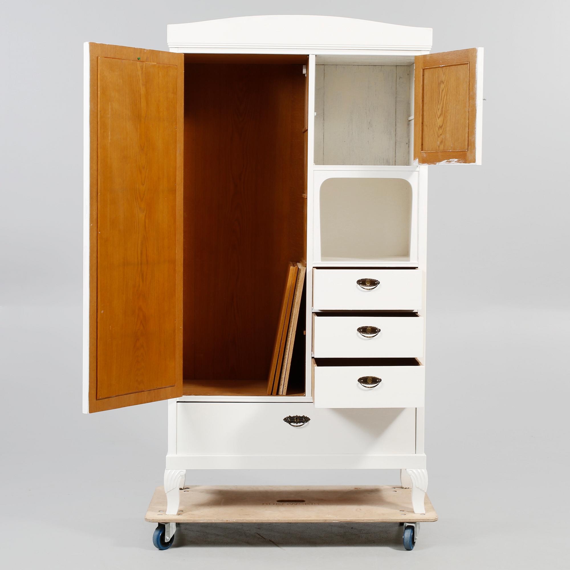 KLÄDSKÅP, jugend, 1900-talets början.