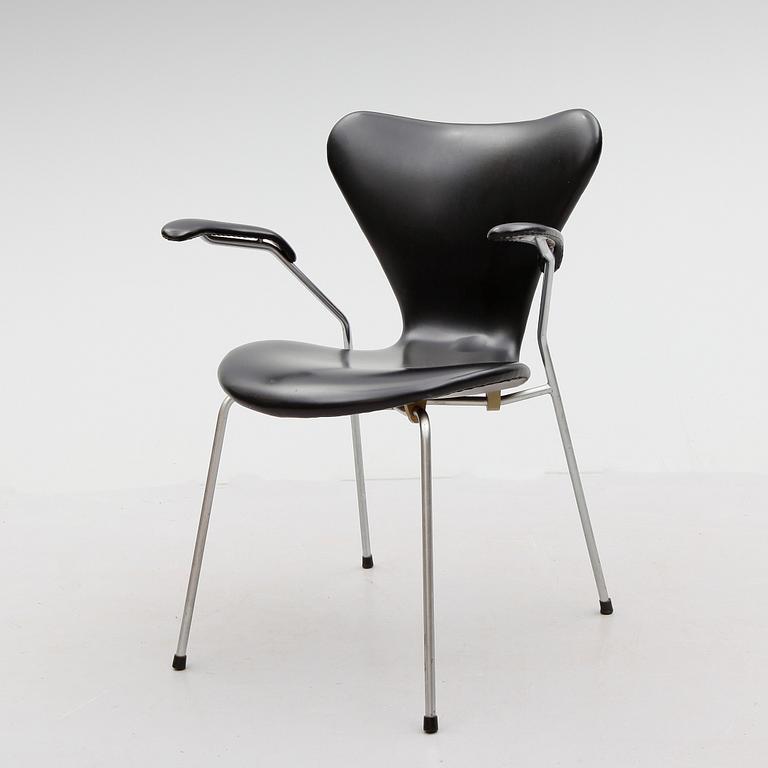 KARMSTOL, "3107", Arne Jacobsen för Fritz Hansen, Danmark, 1963.