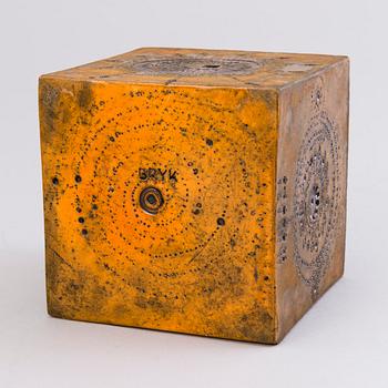 RUT BRYK, MALJAKKO, kivitavaraa, "Talo", signeerattu Bryk.