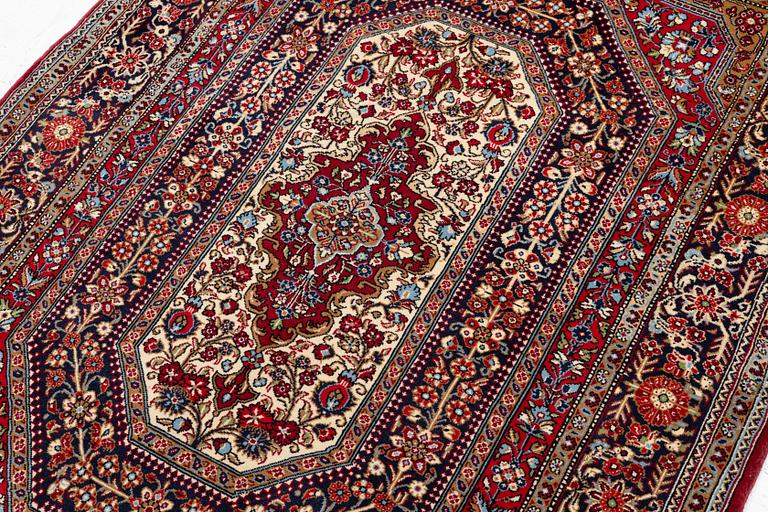 Ghom carpet, approx. 155 x 106 cm.