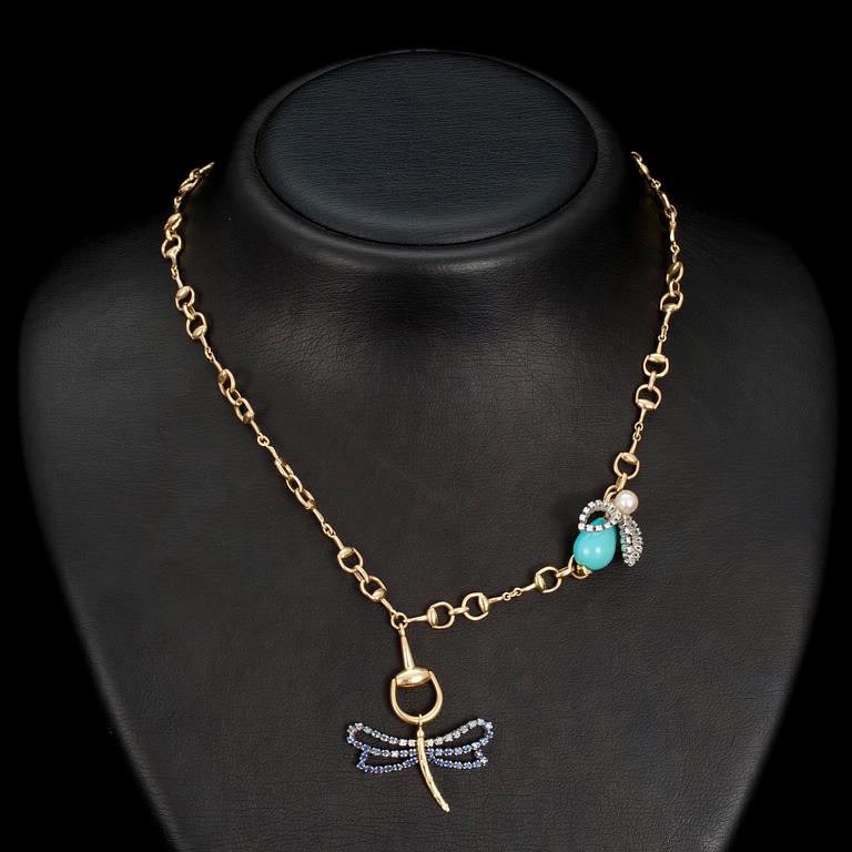 HALSSMYCKE, guld 18K, safirer tot. 0,75 ct, diamanter tot. 0,30 ct, turkos, pärla. Gucci. Vikt 28 g.