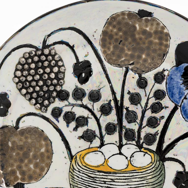 Birger Kaipiainen, a decorative ceramic plate, signed Kaipiainen Arabia.