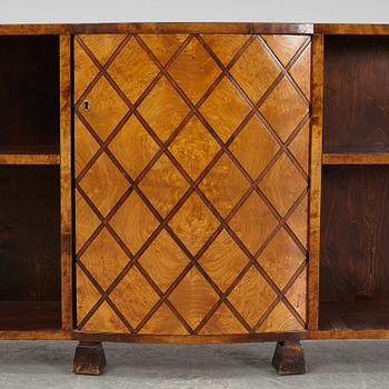 Bokhylla med skåp, 1940-tal.