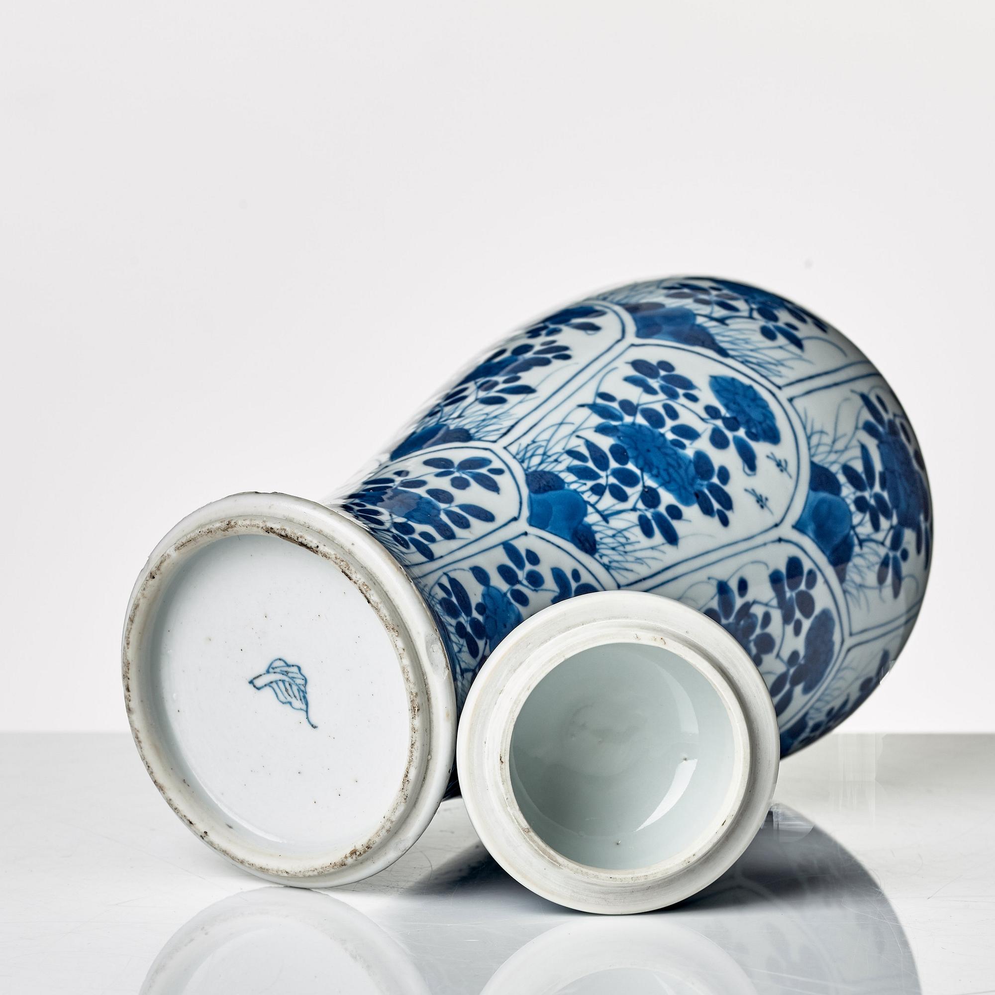Two blue and white vases, Qing dynasty, Kangxi (1662-1722).