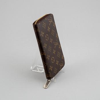 LOUIS VUITTON, a monogram canvas 'Zippy' wallet.