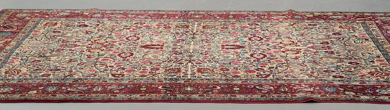 A carpet, a semi-antique Tehran figural, probably, ca 307 x 205,5 cm.