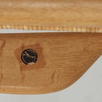 HANS J WEGNER, fåtöljer, ett par "CH-27", Carl Hansen & Son, Danmark.