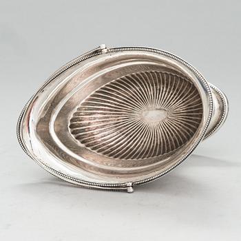 WILLIAM BOND, A late 18th-century footed silver bowl, mark of William Bond, Dublin 1791.