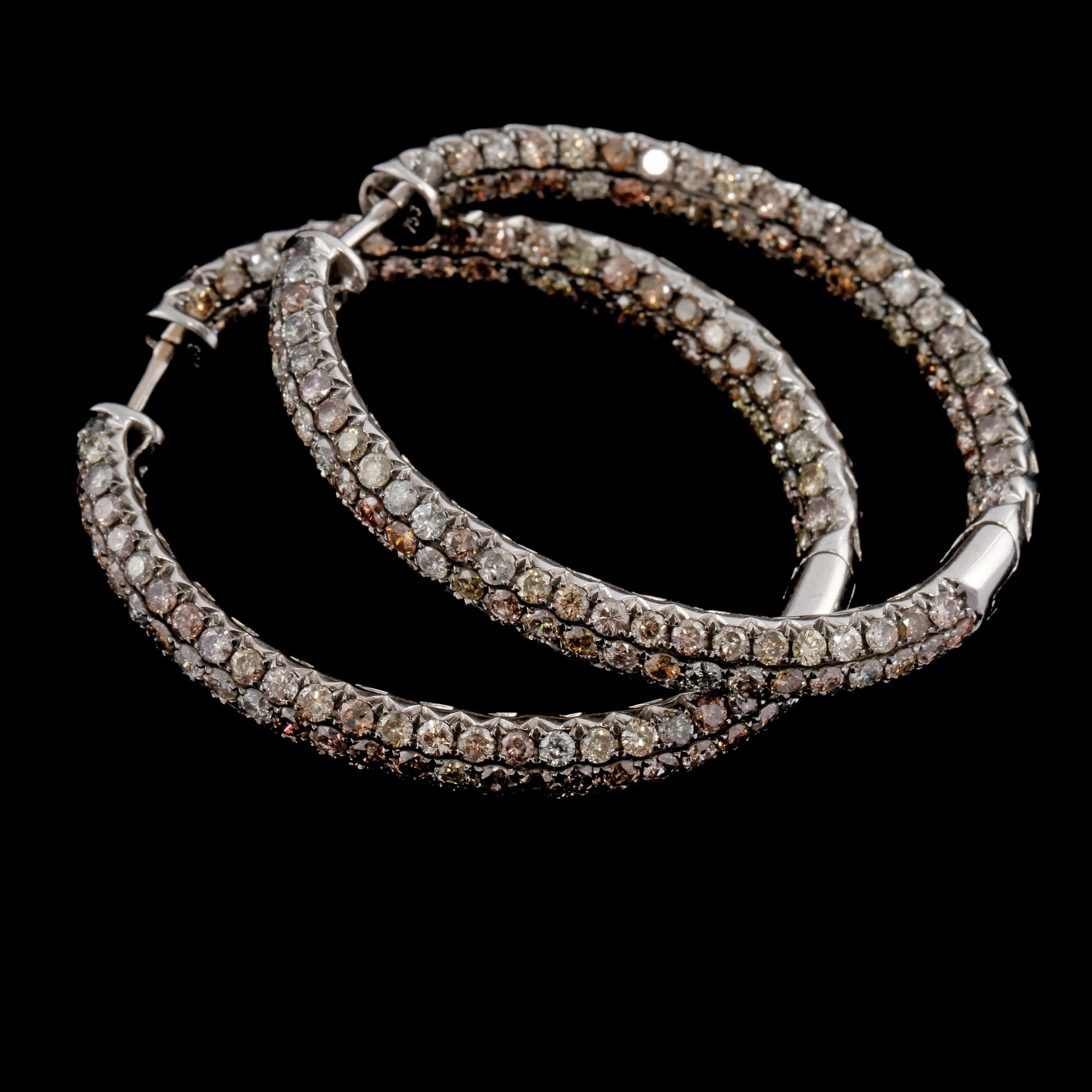 ÖRHÄNGEN, ett par, 18k vitguld med briljantslipade diamanter, totalt 7.44 ct. Vikt 15 g.