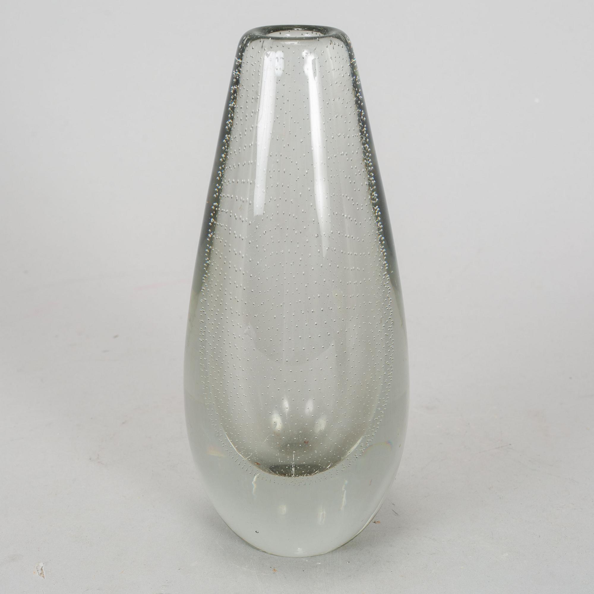 GUNNEL NYMAN, a glass vase, Nuutajärvi Notsjö, Finland mid 20th century.