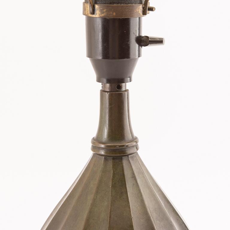 Just Andersen, bordslampa Danmark 1900-talets första hälft brons.