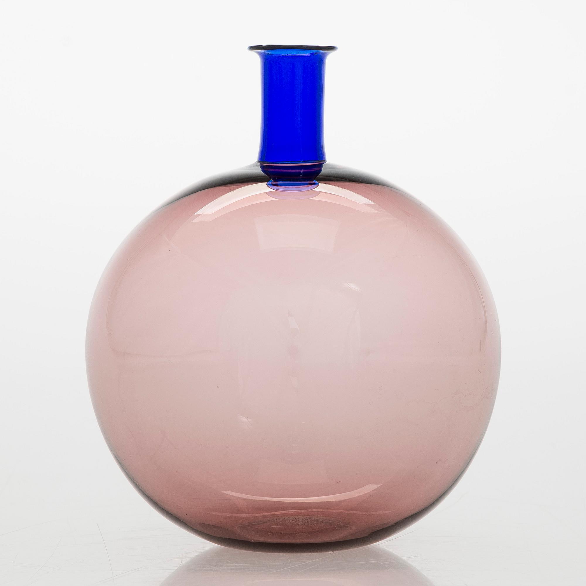 A Venini glass bottle, signed Venini 89.