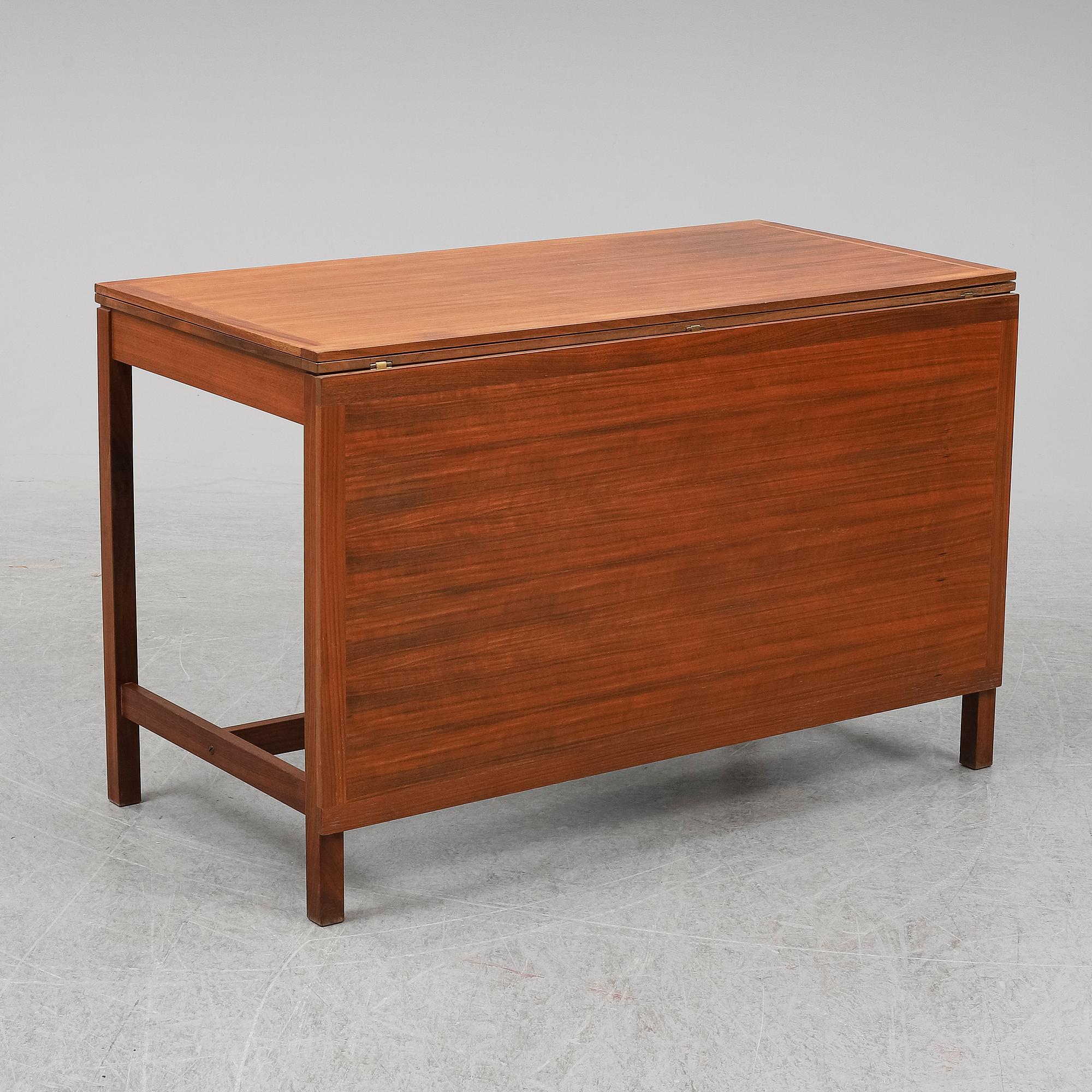 A second half of the 20th century dining table by Karl Erik Ekselius for JOC, Vetlanda.