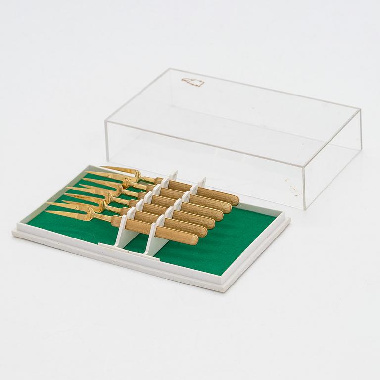 Tillander, tarjoiluhaarukoita, 6 kpl, emalia ja kullattu hopeaa (916), Helsinki 1950.