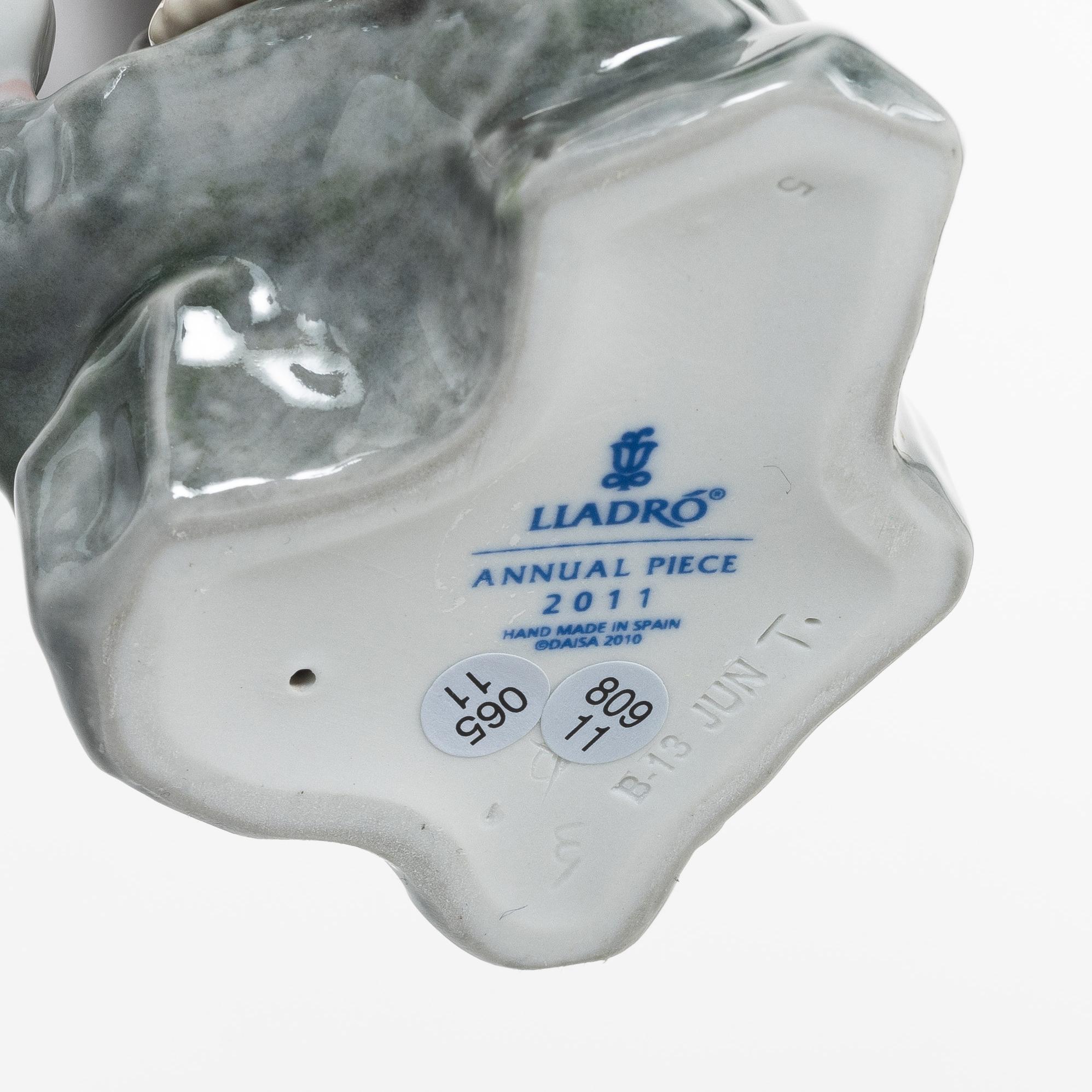 Lladró, figurines, 5 pcs, "Flowers for goddess", "Clumsy me", "Playing with doves", "Blissful youth", "Garden of Athens".