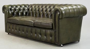 SOFFA, chesterfieldstil, 1900-talets andra hälft.