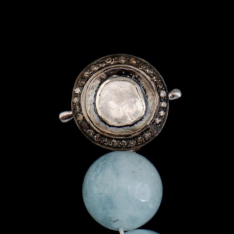 COLLIER, guld och silver, opaka akvamariner, rosenslipade diamanter tot 1.35 ct.
