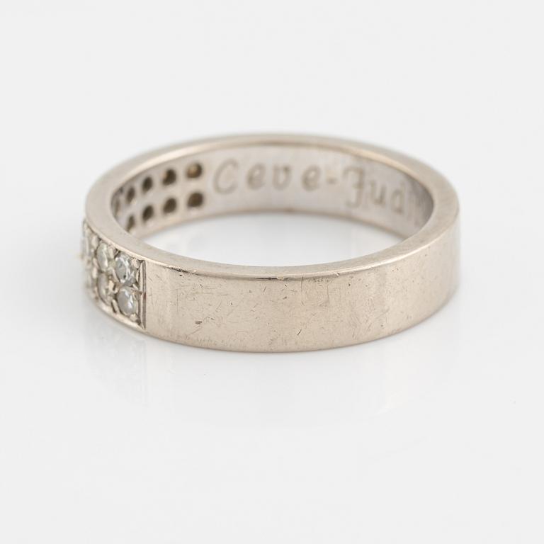 Ring, halvallians, två rader med briljant-och åttkantslipade diamanter.