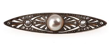 BROOCH, 18k gold with rose cut diamonds and cultured mabe pearl, 1920's.