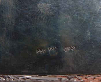 CIGARETTETUI SAMT 3 ASKFAT, silver, rokokostil, bla Österrike, 1900-tal.