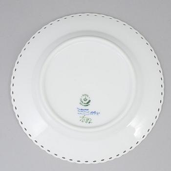 36 pieces of 'Musselmalet' by Royal Copenhagen.