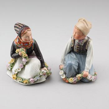 FIGURER, 2 st, porslin, Amager, Royal Copenhagen, 1900-talets första hälft.