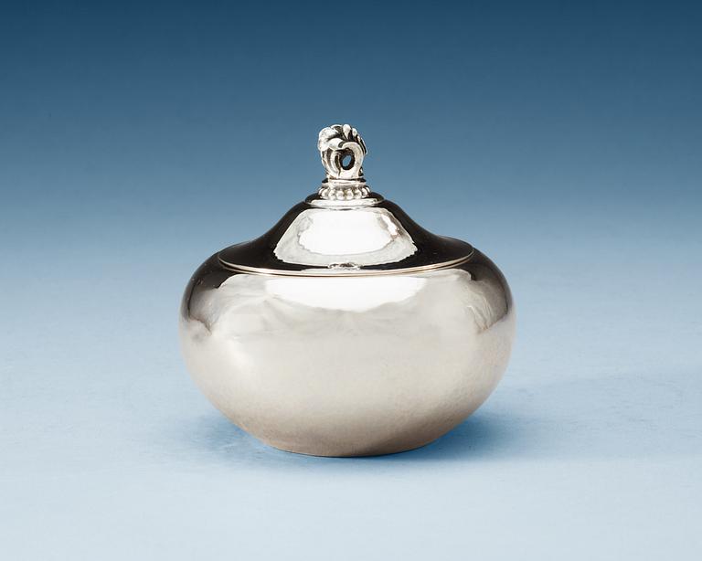 A Georg Jensen sterling bonbonnière, Copenhagen, 1919-27.