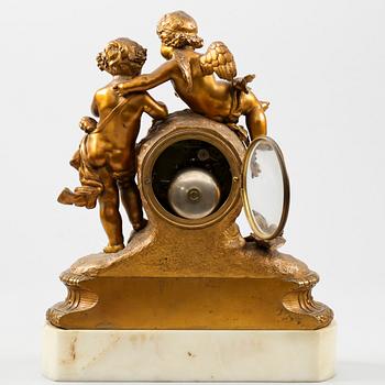 BORDSPENDYL, troligen Frankrike omkr 1900.