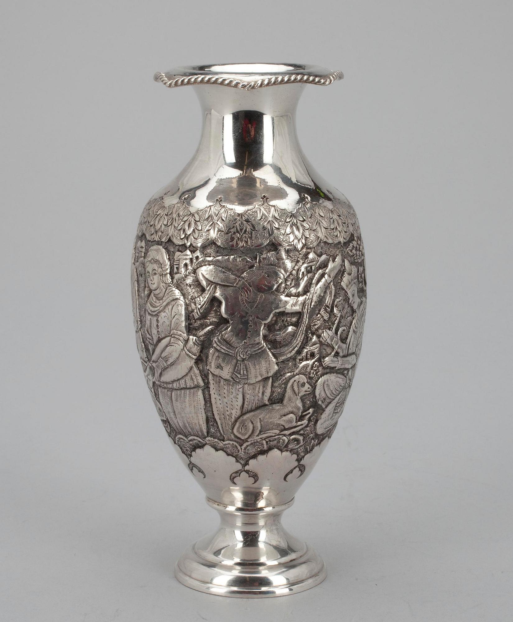 VAS samt SERVERINGSBESTICK, 5 st, silver, trol Turkiet resp Tyskland, 1900. Totalvikt ca 245 gram.