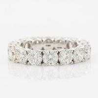Full eternity ring 18K white gold set with brilliant-cut diamonds.