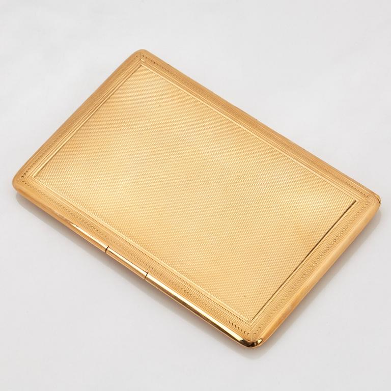 A Mappin & Webb 18K gold cigarette case.