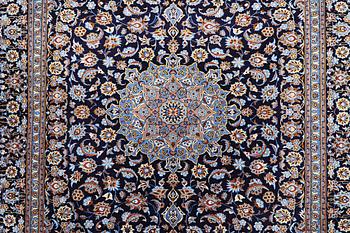 Matta, Keshan, ca. 380 x 302 cm.