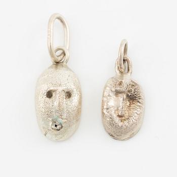 Lars Arby, ett armband och sex hängen samt en halsring, silver, med emalj.