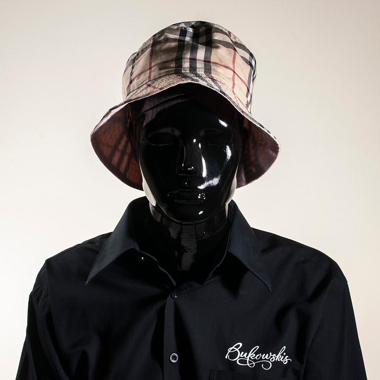 HATT, Burberry.