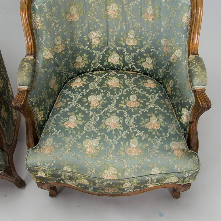 Fåtöljer, ett par och fotpall, 1900-talets mitt.