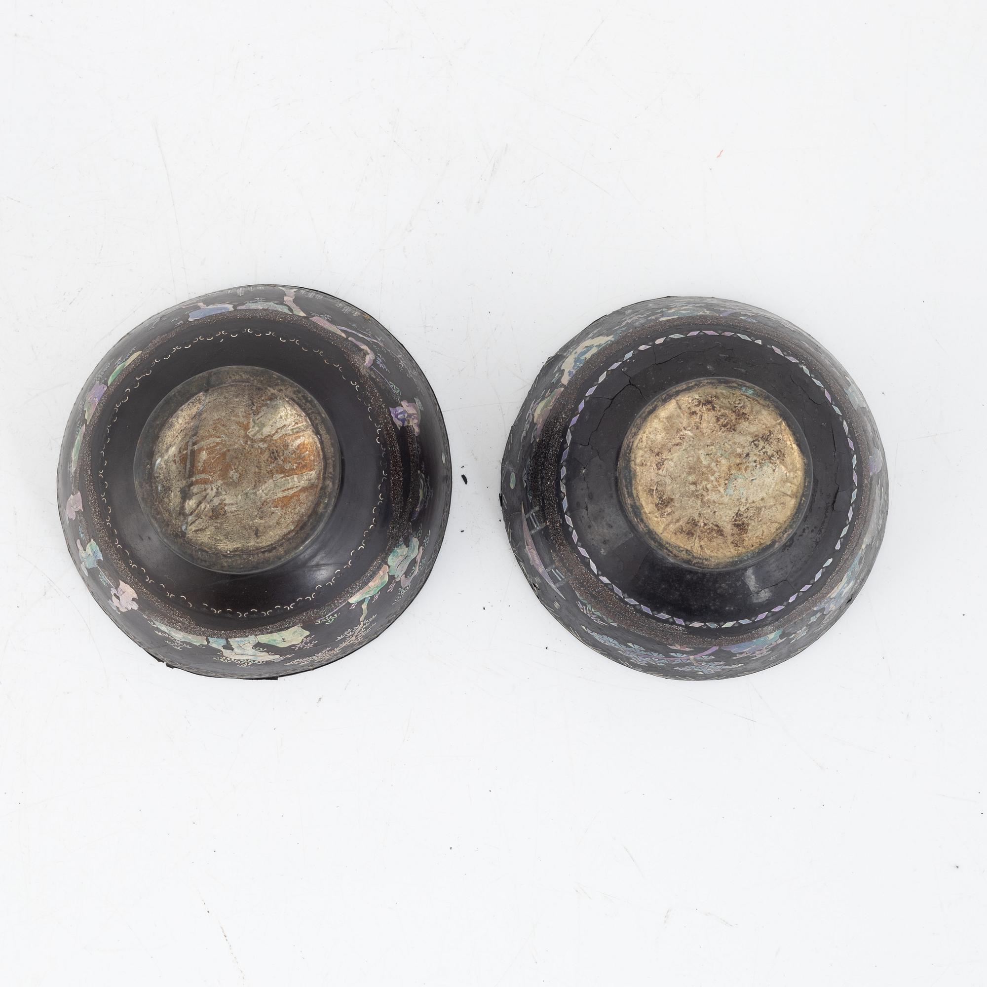 A pair of Chinese laque burgauté bowls, Qing dynasty, 18th century.