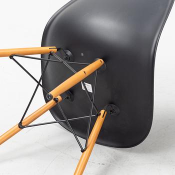 Charles & Ray Eames, stolar, ett par, "Plastic chair DSW", Charles & Ray Eames, Vitra, 2016.
