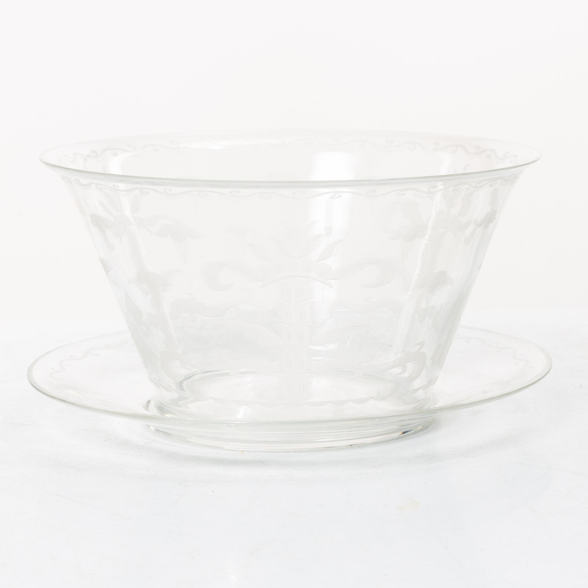 Edward Hald, A bowl with saucer, Orrefors.