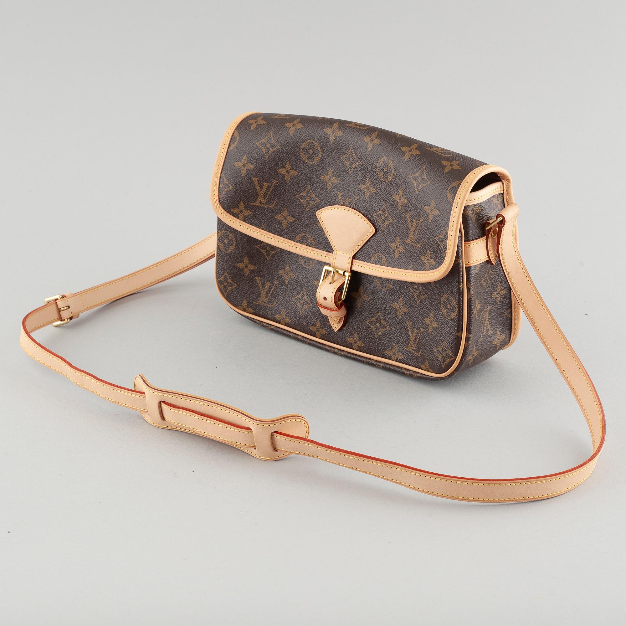 LOUIS VUITTON, "Sologne" crossbody bag.