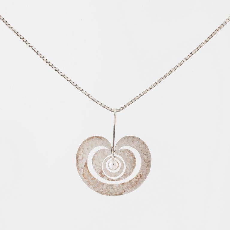 TAPIO WIRKKALA, Kultakeskus 1975, a "Omena" (Apple) pendant.