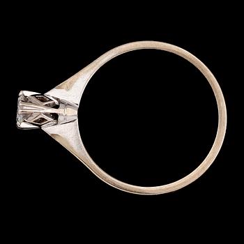 RING, 18 k vitguld med briljant, 0.20 ct enligt gravyr. Vikt ca 2 gram.