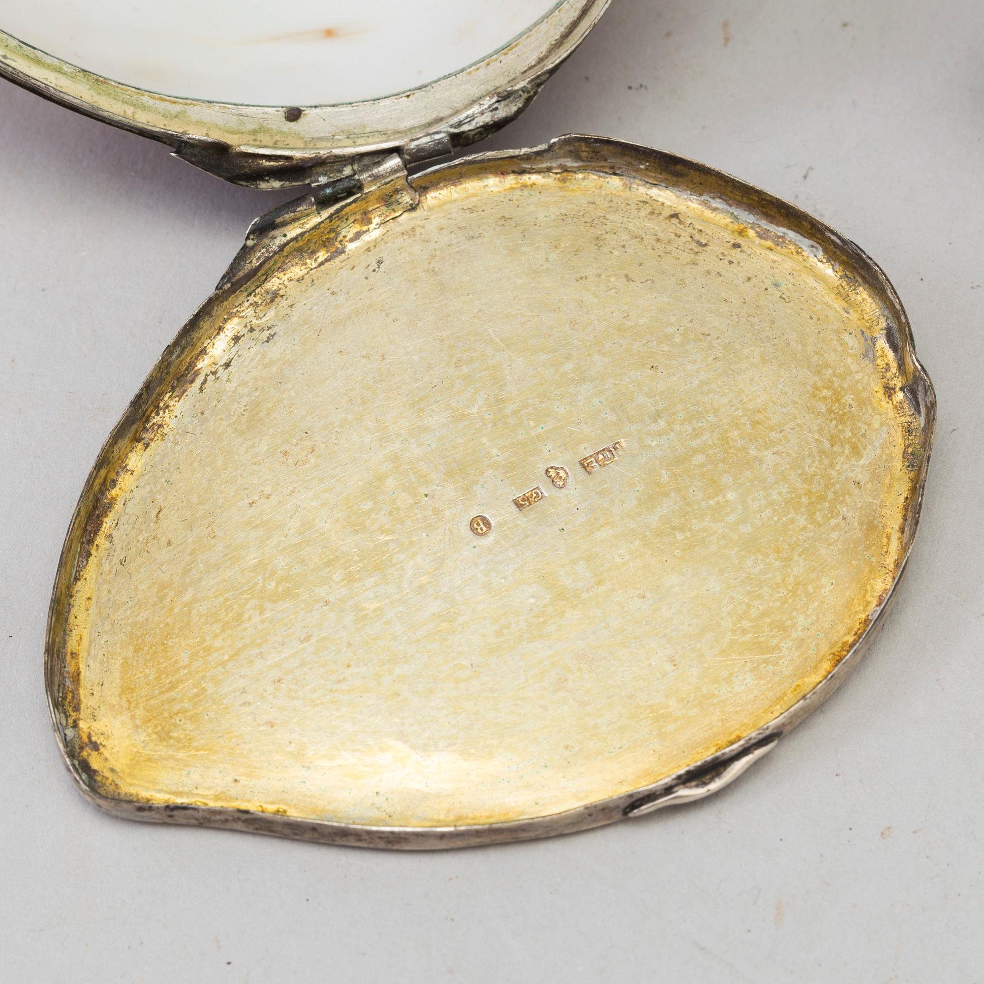 THREE COWRIE SHELL SNUFF BOXES, 19th century.