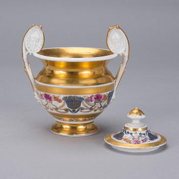 SOCKERSKÅL MED LOCK, porslin, empire, Gardner ca 1820.