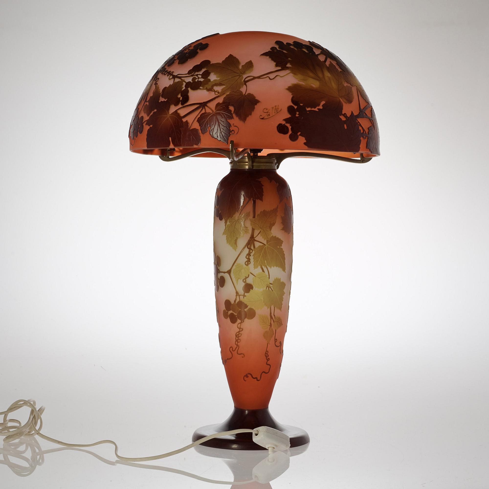An Emile Gallé Art Nouveau cameo glass table lamp, France.
