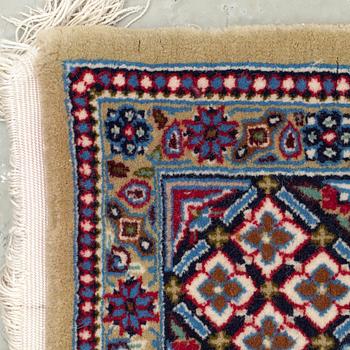 A rug from Esfahan, 167 x 108 cm.