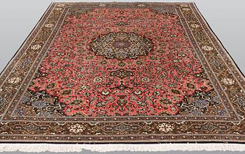 A part silk Qum carpet, ca 297 x 207 cm.