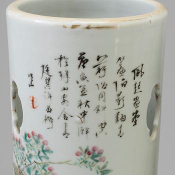 A pair of Chinese porcelain vases, 20th century.