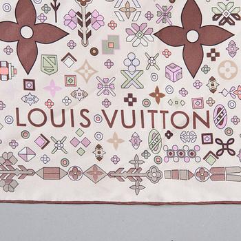 SCARF, Louis Vuitton.