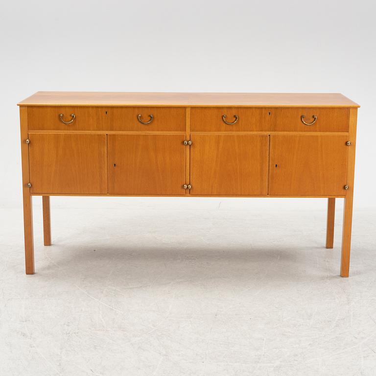 Josef Frank, sideboard, Firma Svenskt Tenn, 1900-talets andra hälft.