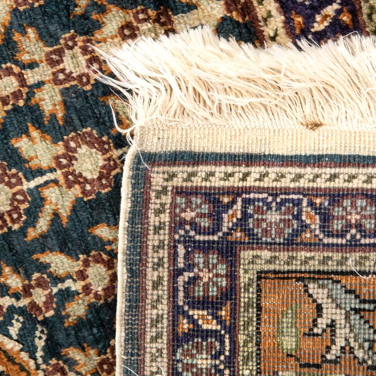 Matta orientalisk old silke på bomullsvarp ca 130x89 cm.